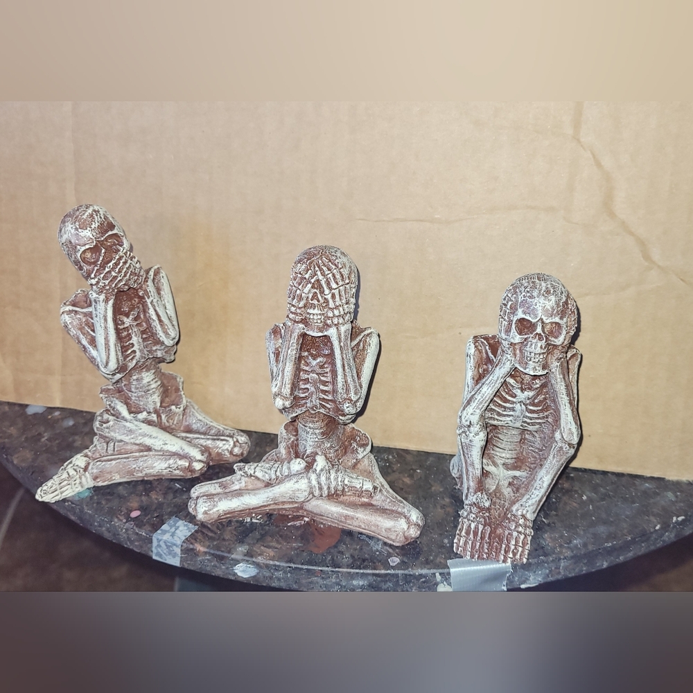 Hear No evil see no evil spark no evil skeletons (cement)